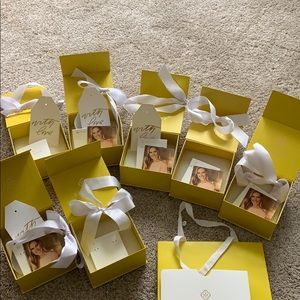 Kendra Scott boxes, bows,